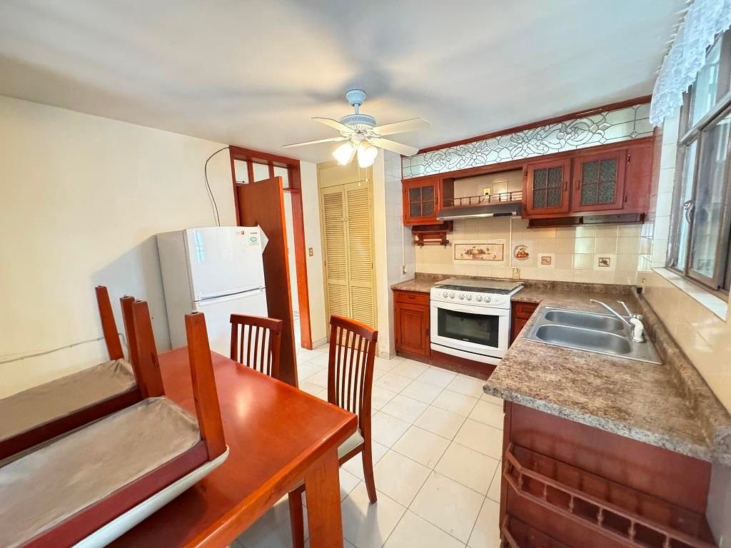 Casa en venta en esquina frente Estadio Alberto Romo Chavez Aguascalientes
