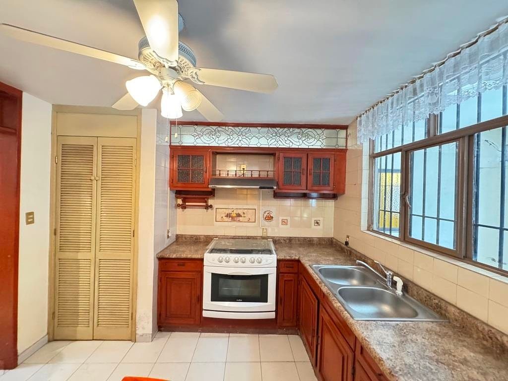 Casa en venta en esquina frente Estadio Alberto Romo Chavez Aguascalientes