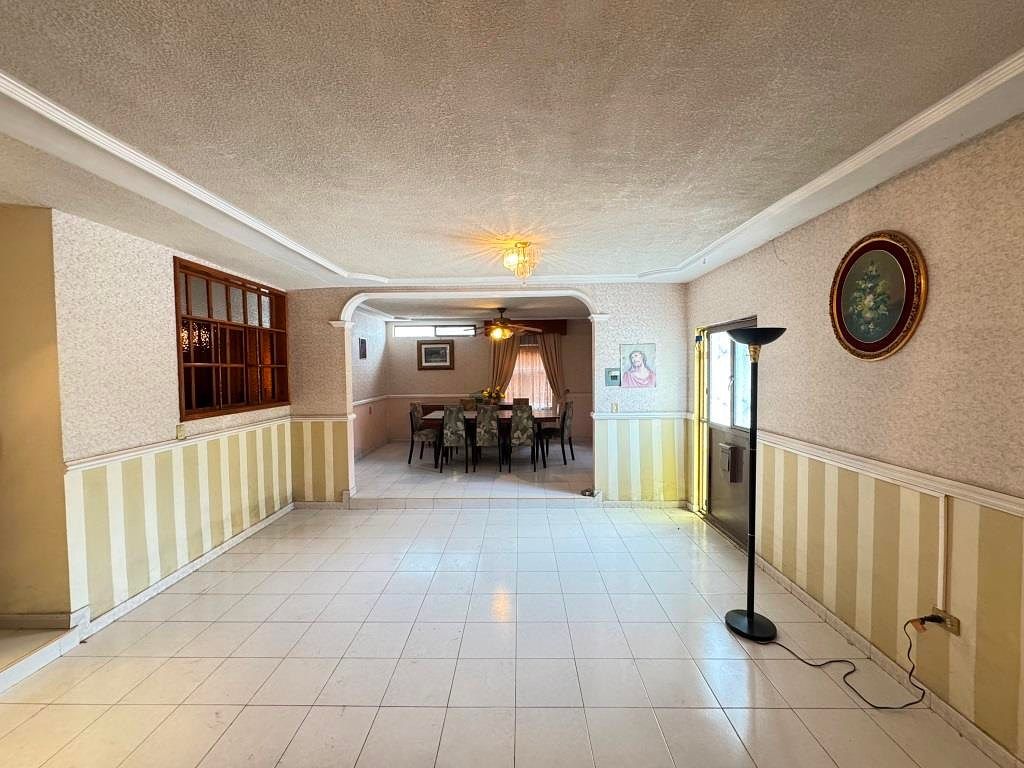 Casa en venta en esquina frente Estadio Alberto Romo Chavez Aguascalientes