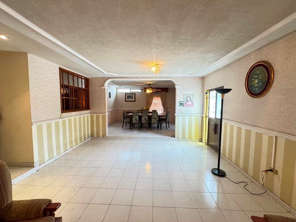 Casa en venta en esquina frente Estadio Alberto Romo Chavez Aguascalientes