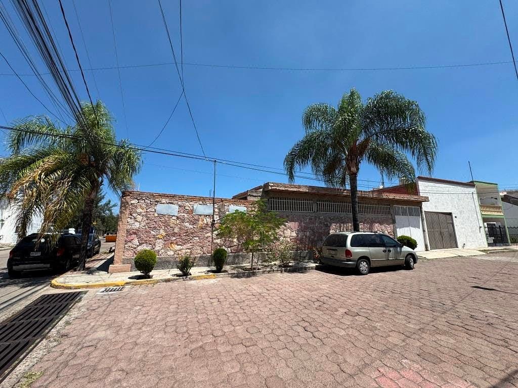 Terreno comercial en venta en aguascalientes, Santa Anita 700m2 en esquina