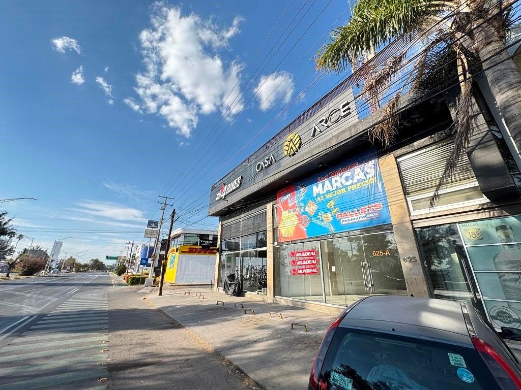 Local comercial en renta sobre Av Universidad norte de Aguascalientes