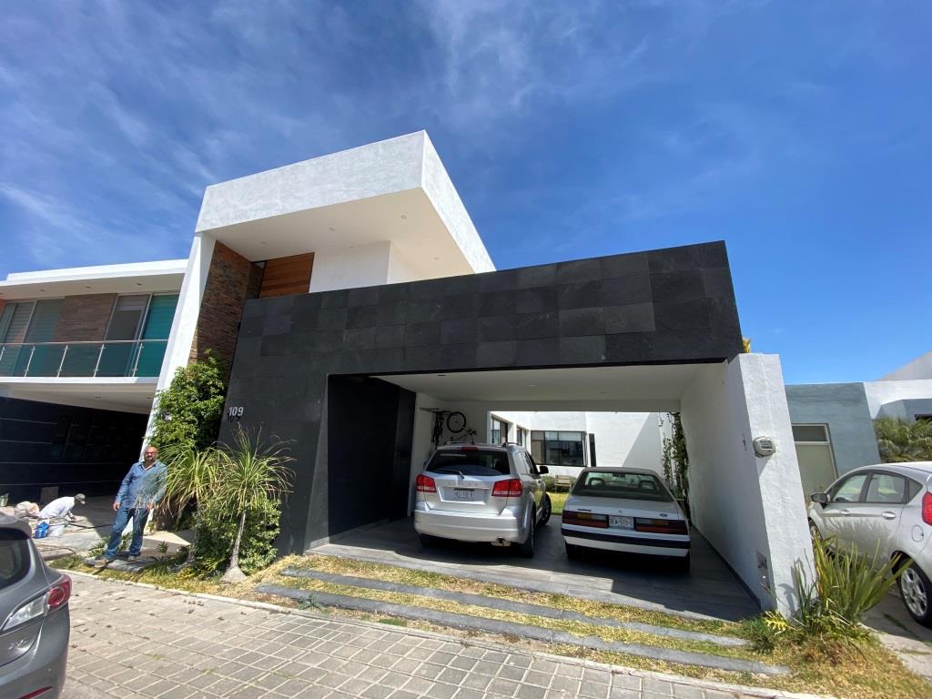 Innovadora casa en zona poniente de Ags
