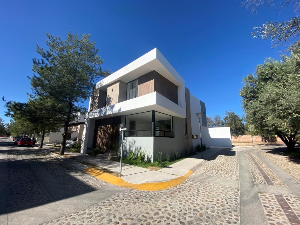 Casa nueva en esquina, excelente proyecto arquitectónico. 