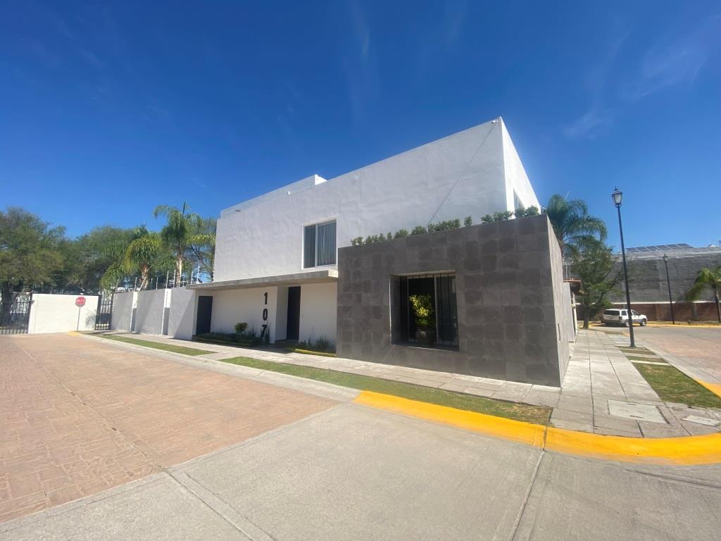 Casa como nueva dentro de exclusiva privada (12 casas)