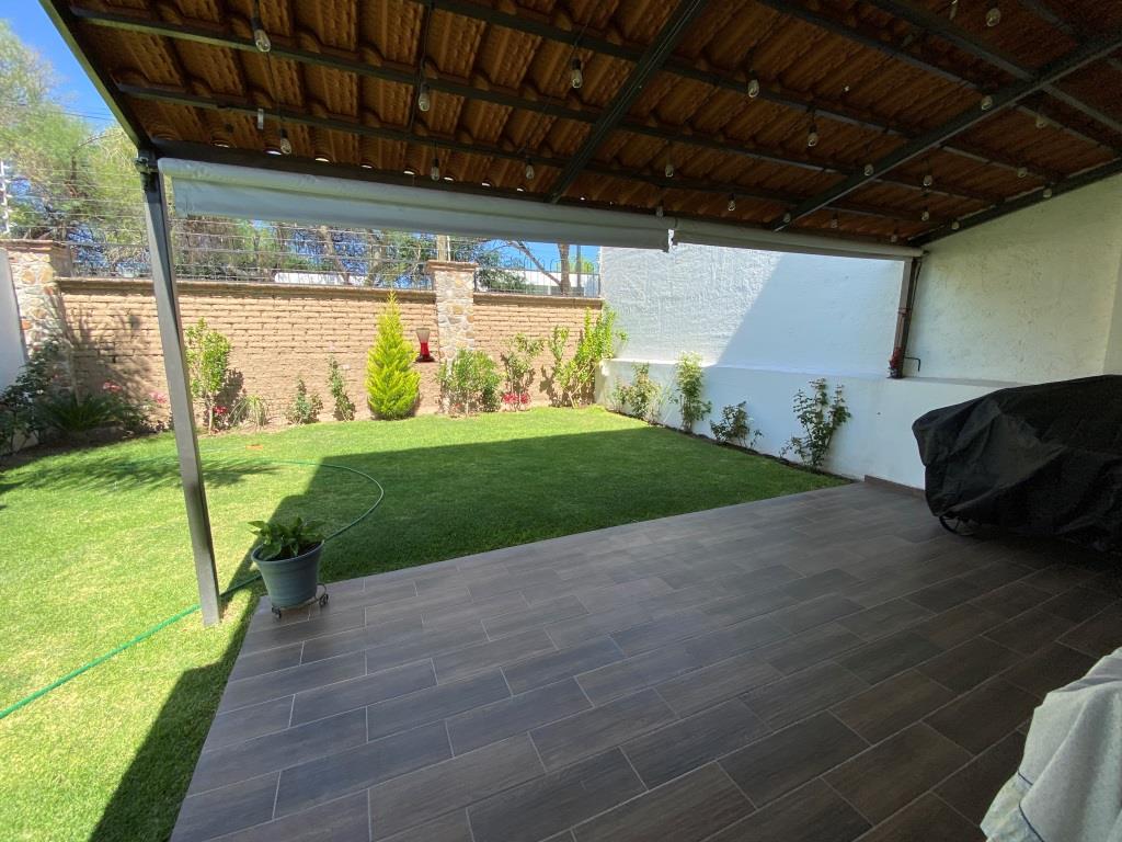 Casa como nueva dentro de exclusiva privada (12 casas)