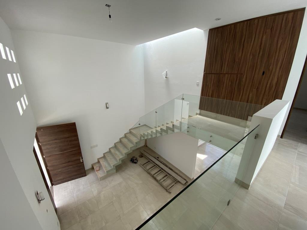 Casa nueva dentro de exclusiva privada (15 casas)