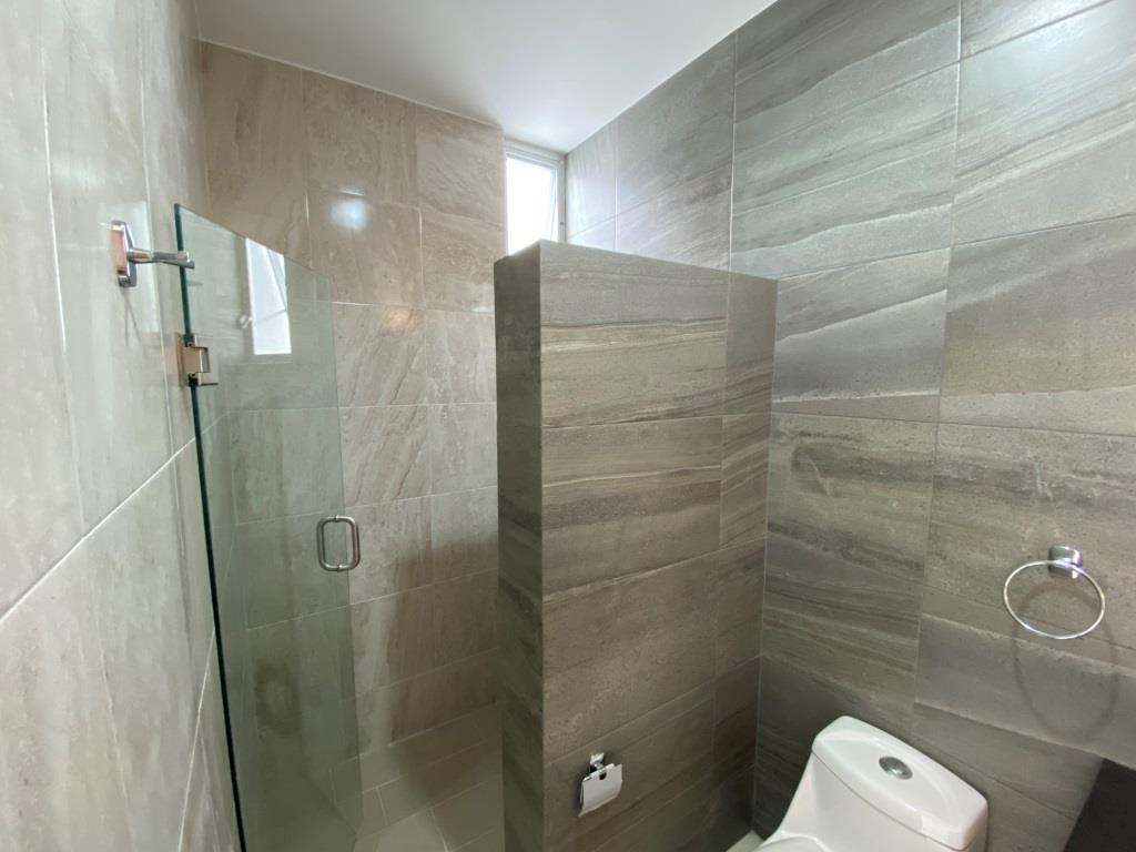 Casa nueva dentro de exclusiva privada (15 casas)