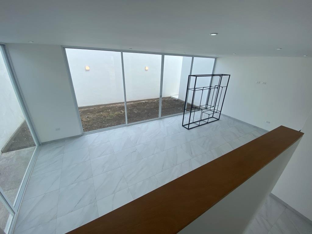 Casa nueva dentro de exclusivo Fracc. Residencial