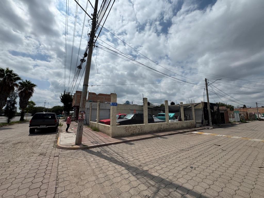 Propiedad comercial sobre Av Principal