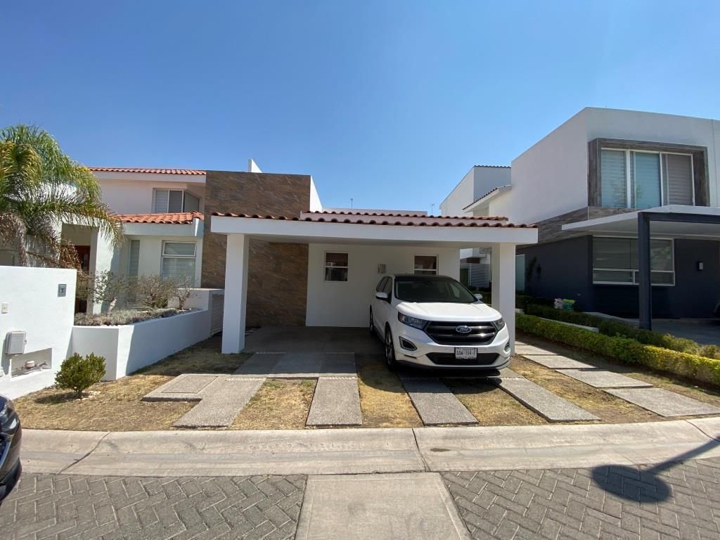 CASA EN RENTA DE I PLANTA RESIDENCIAL LAS PLAZAS