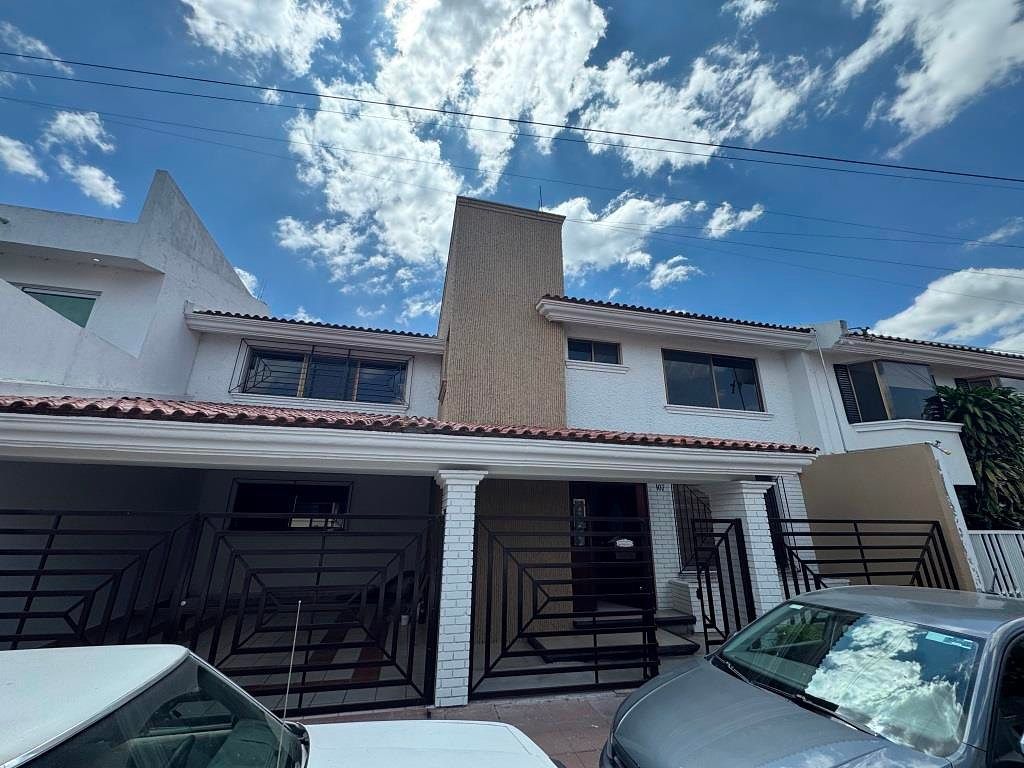 CASA EN RENTA EN ZONA NORTE DE AGUASCALIENTES, BOSQUES DEL PRADO SUR