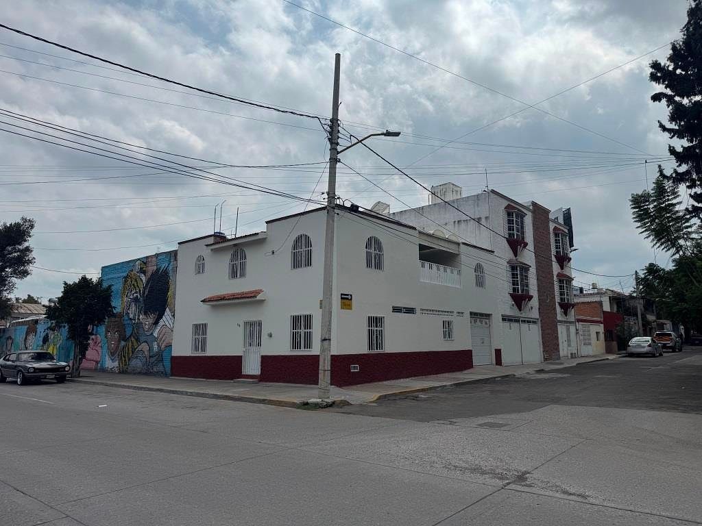 Casa en venta en esquina frente Estadio Alberto Romo Chavez Aguascalientes