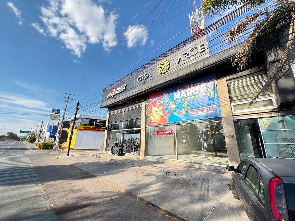Local comercial en renta sobre Av Universidad norte de Aguascalientes